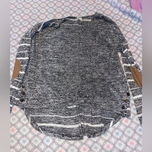 Back button sweater